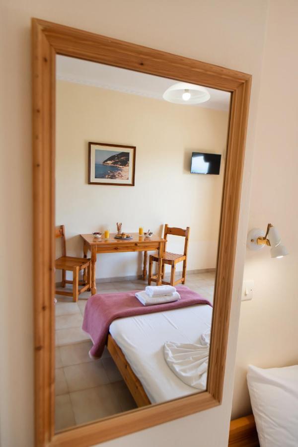 Amarandos Studios With Swimming Pool By Imagine Lefkada Tsoukaládhes Екстериор снимка